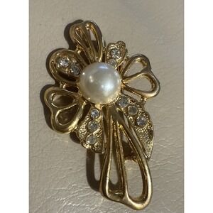 Vintage Gold Tone Brooch Pin Flower Shaped with Faux Pearl Crystal‎ Rhinestone